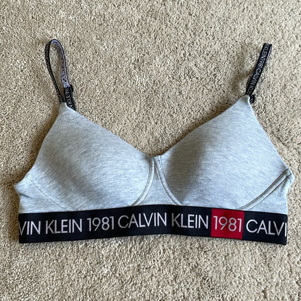 Calvin Klein lightly padded bra! 32/34B